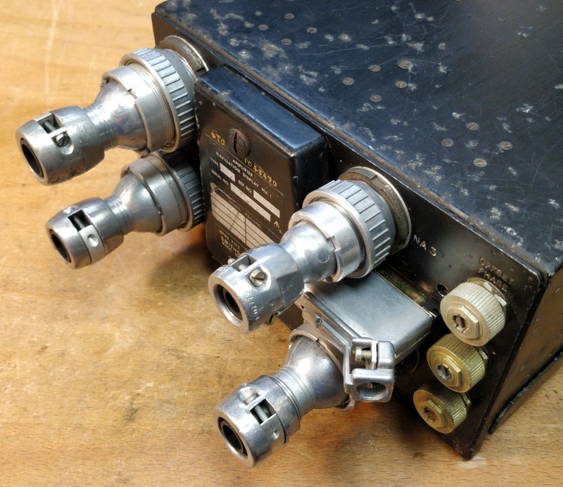 Navigation display amplifier connectors