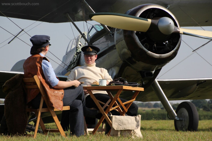 Gloster Gladiator - K7985 - with WW2 reenactors